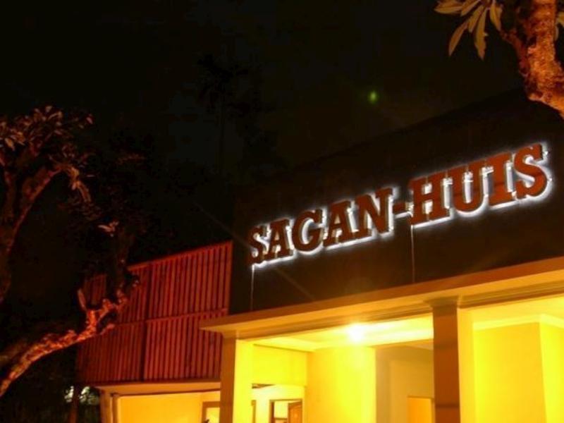 Sagan Huis Hotel Джокьякарта Экстерьер фото
